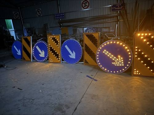 甘肃甘肃河南太阳能交通标牌 河南自发光交通路标牌厂家